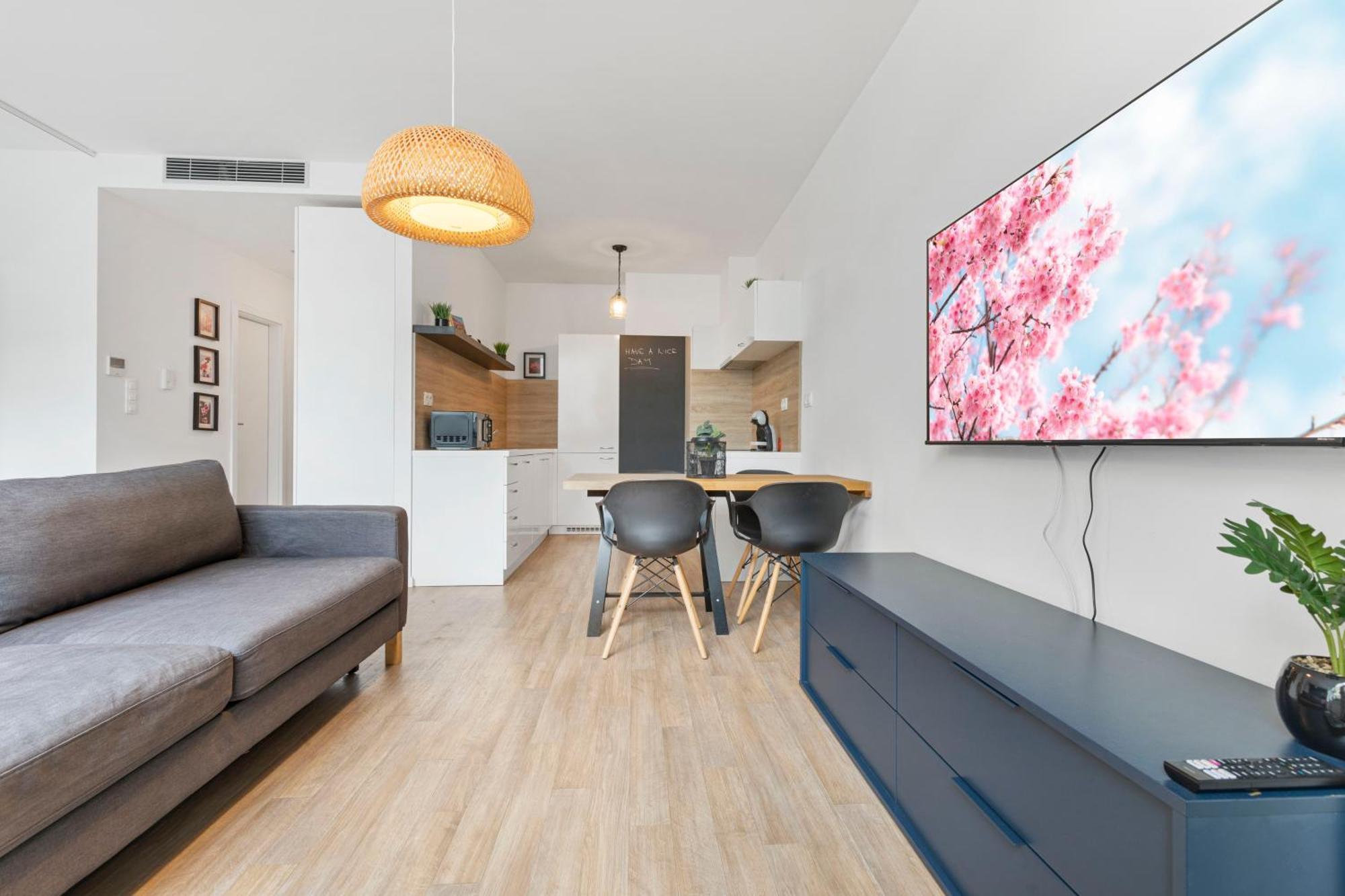 Lam Japanese Garden - Terrace - Ac Apartment Bratislava Ngoại thất bức ảnh